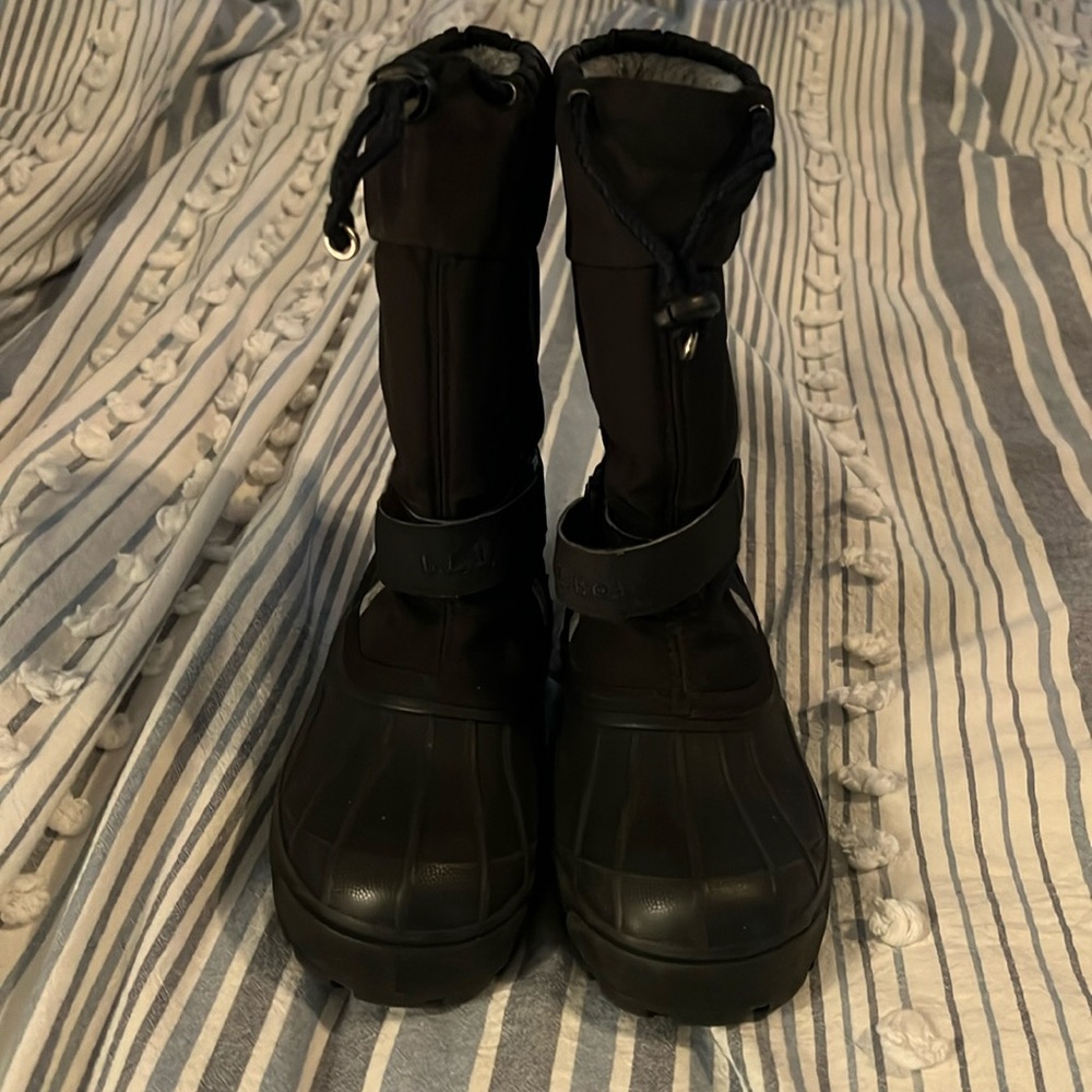 L.L. Bean snow boots for boys